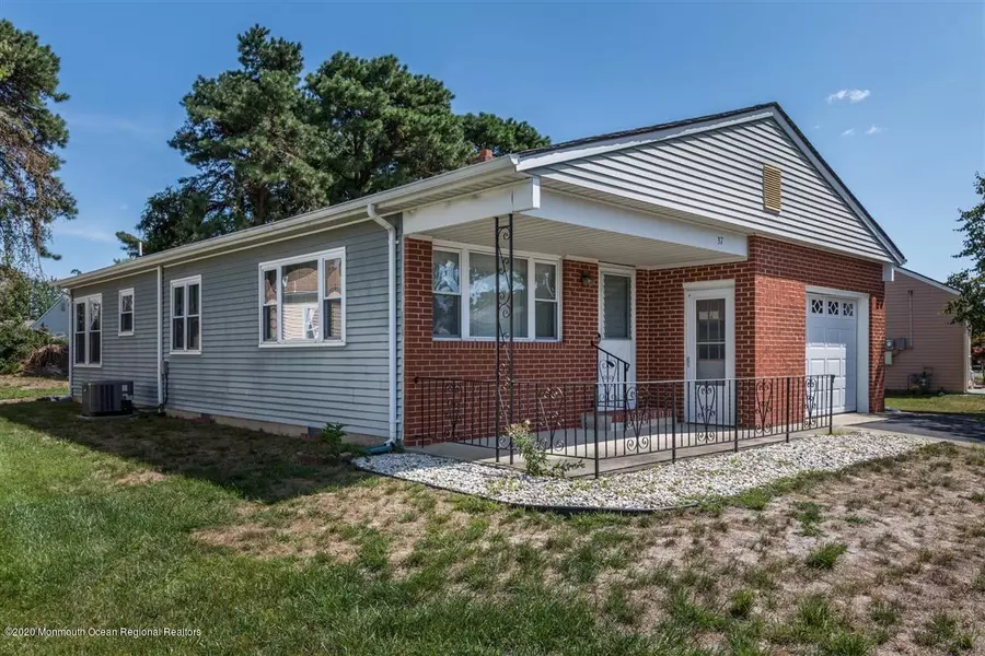 37 La Dunette Drive, Toms River, NJ 08757