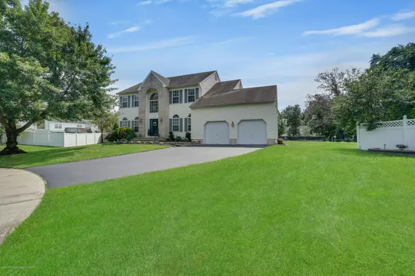 Jackson, NJ 08527,5 Loch Court