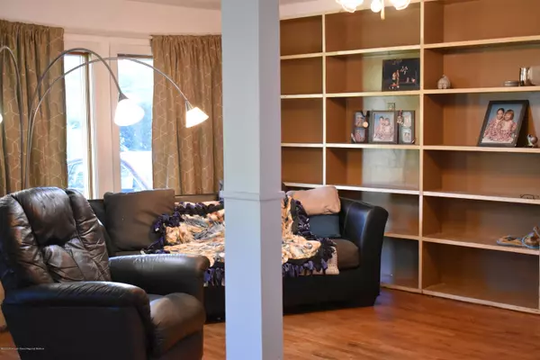 Howell, NJ 07731,9 Western Drive