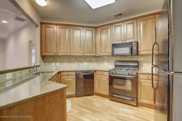 East Brunswick, NJ 08816,2308 Cedar Village Boulevard #308