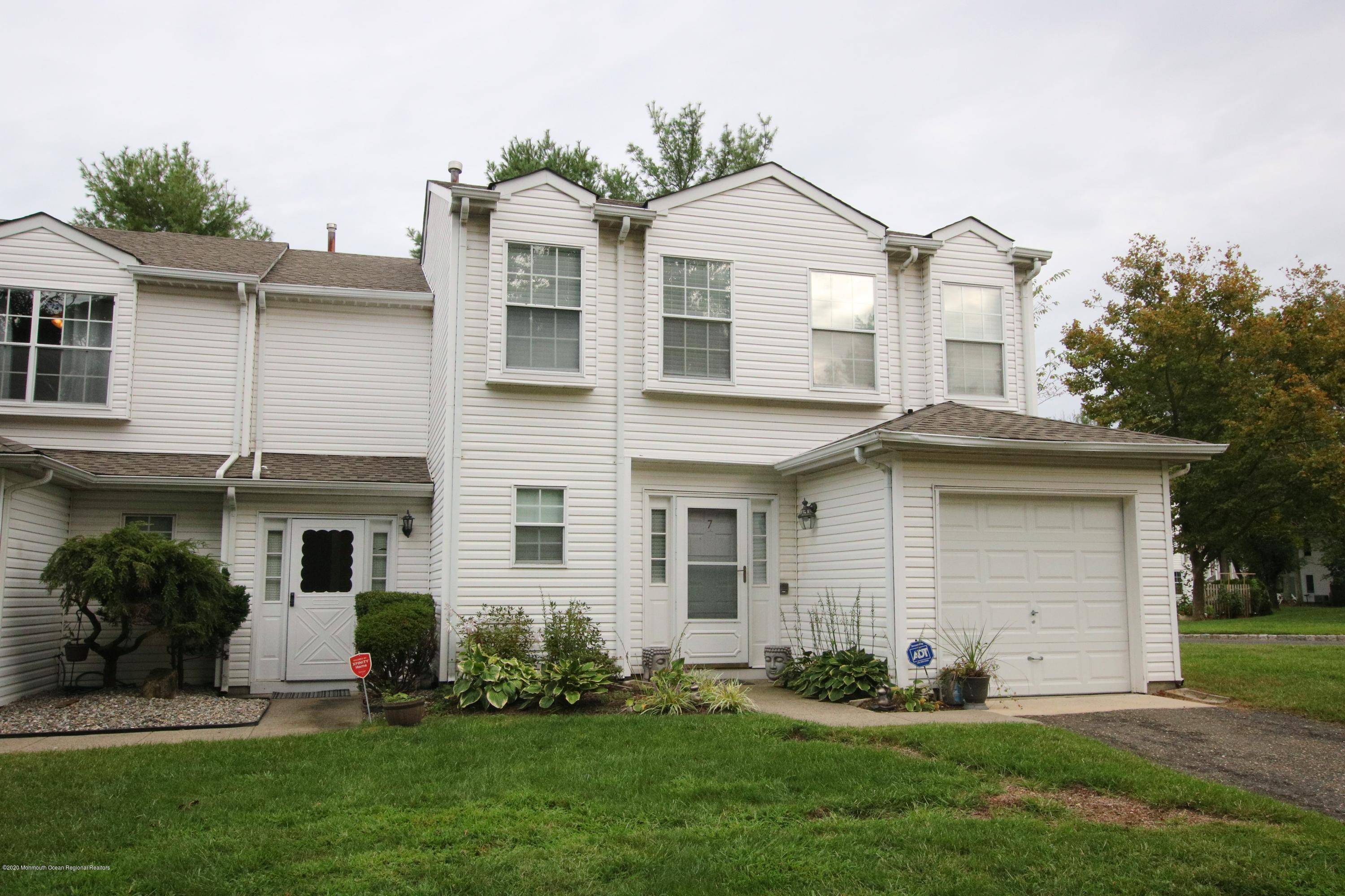 5 S Pointe Circle, Tinton Falls, NJ 07753