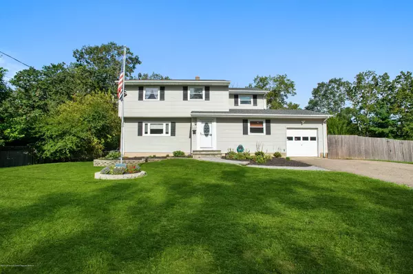 34 Southport Drive, Howell, NJ 07731