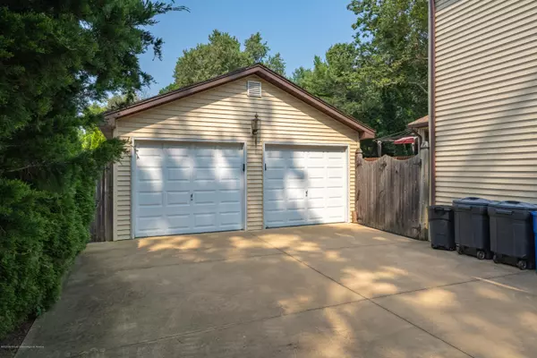 Lanoka Harbor, NJ 08734,546 Hardwood Drive