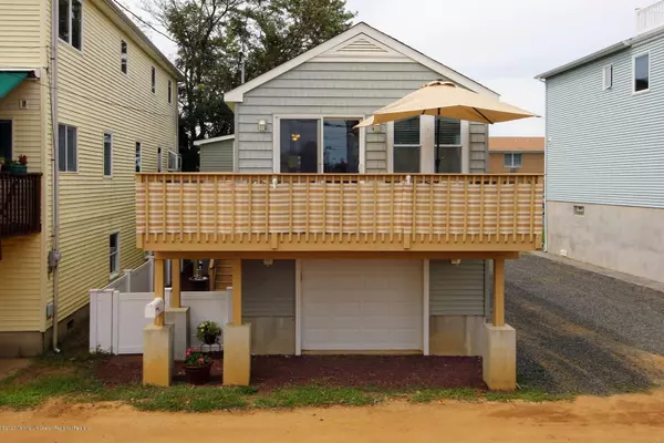 Highlands, NJ 07732,33 Gravelly Point Road