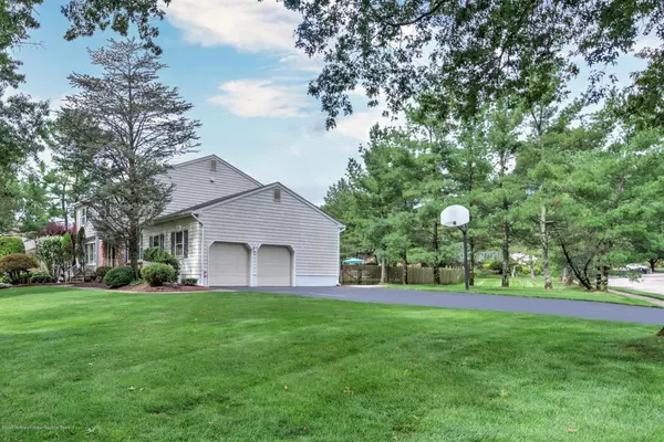 Marlboro, NJ 07746,28 Mitchell Court