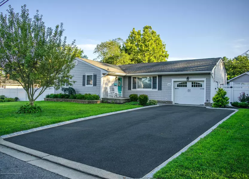 484 Woodland Avenue, Belford, NJ 07718