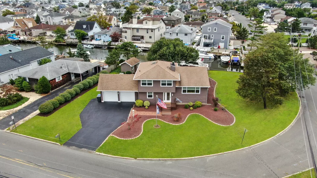 21 Green Island Road, Toms River, NJ 08753