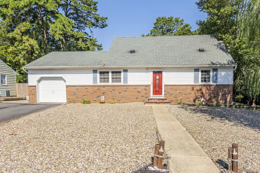 34 Heather Road, Toms River, NJ 08753