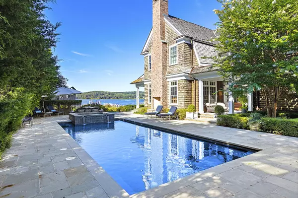 Rumson, NJ 07760,62 E River Road