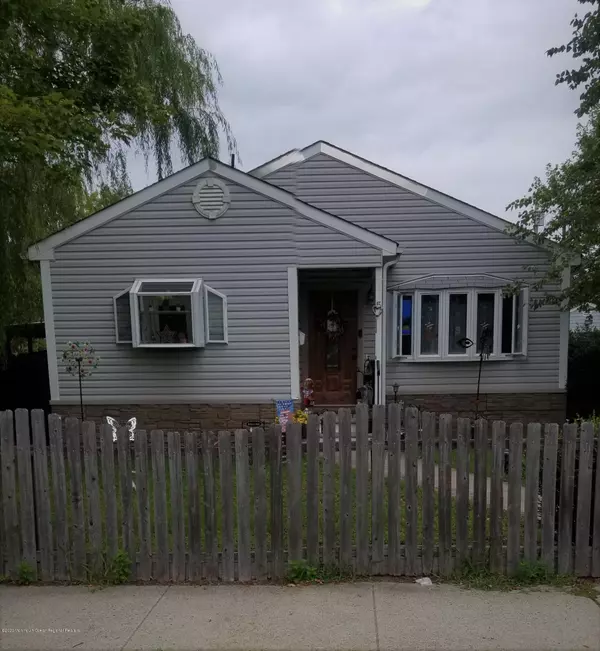 5 Center Avenue, Keansburg, NJ 07734