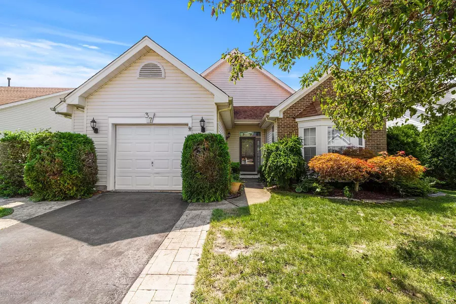 37 Butler Avenue, Bayville, NJ 08721