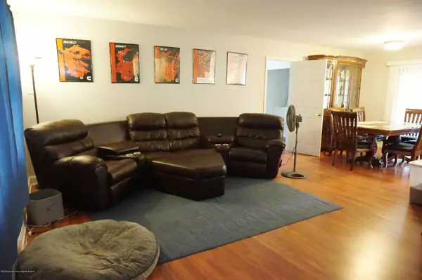 Barnegat, NJ 08005,5 Roxbury Drive