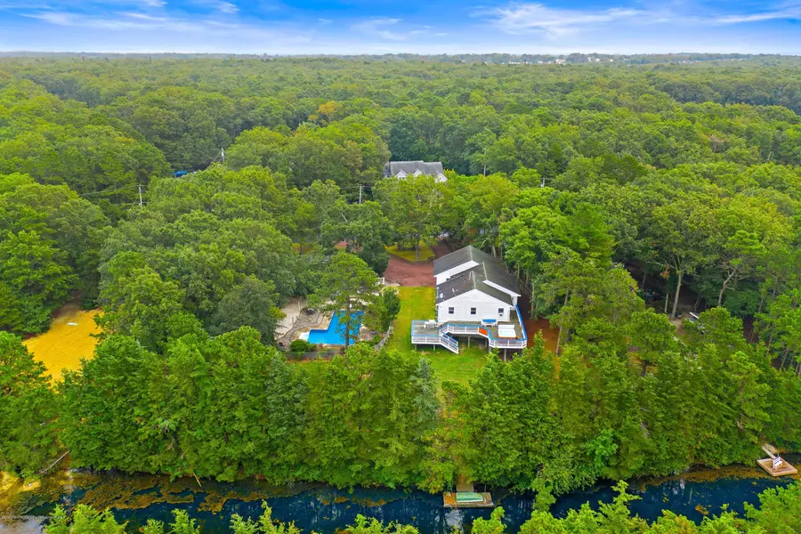 128 Lakeview Drive, Stafford, NJ 08050