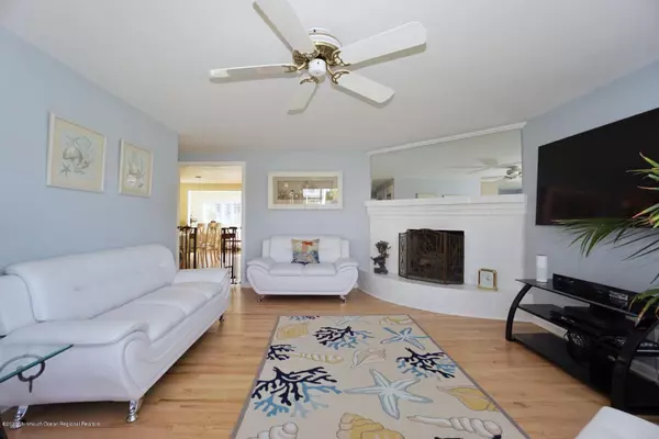 Spring Lake, NJ 07762,7 York Avenue