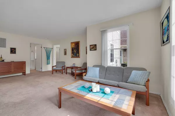 East Brunswick, NJ 08816,356 Wycoff Way W