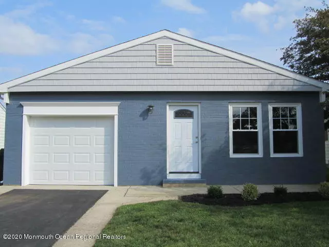 10 Mayaquez Lane, Toms River, NJ 08757