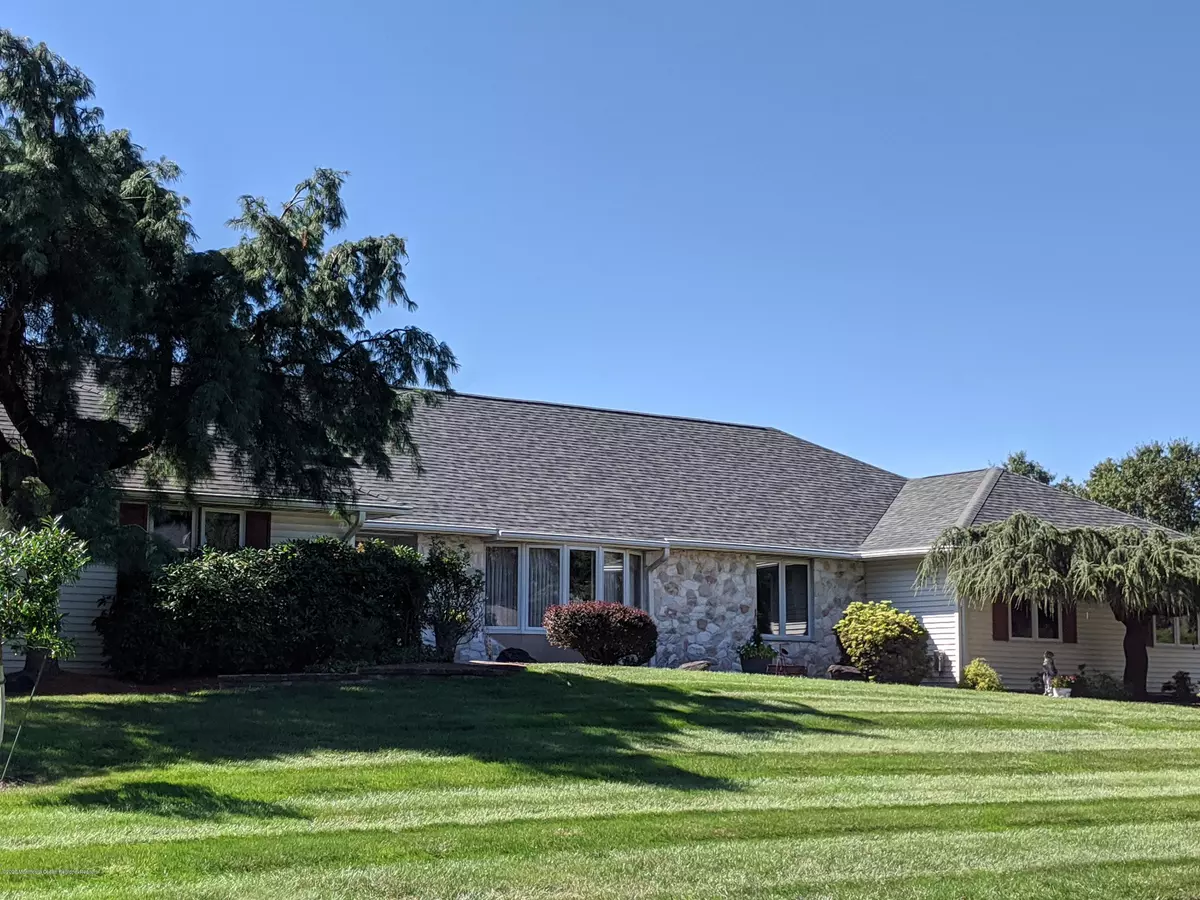 Holmdel, NJ 07733,14 Country Squire Lane