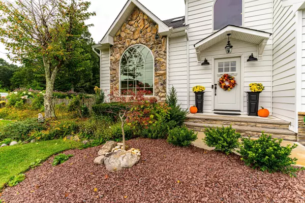 Howell, NJ 07731,24 Silverbrooke Circle