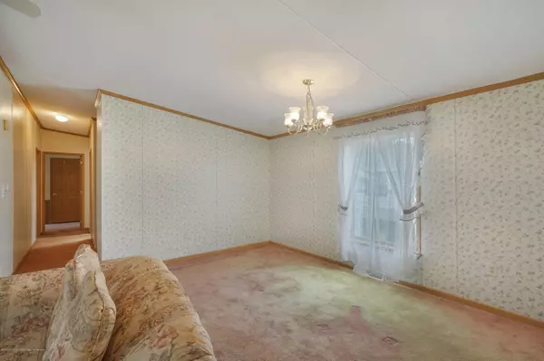 Whiting, NJ 08759,43 Pine Ridge Boulevard