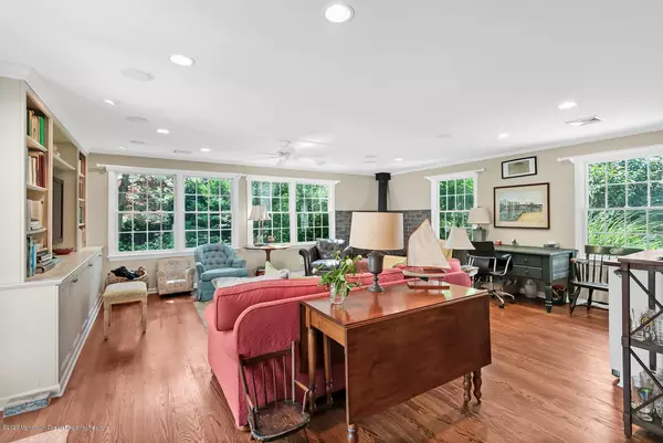 Rumson, NJ 07760,2 Riverview Avenue