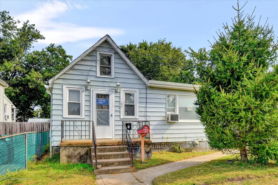 37 Navesink Avenue, North Middletown, NJ 07748