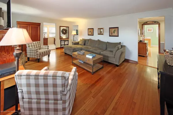 Rumson, NJ 07760,104 Washington Street