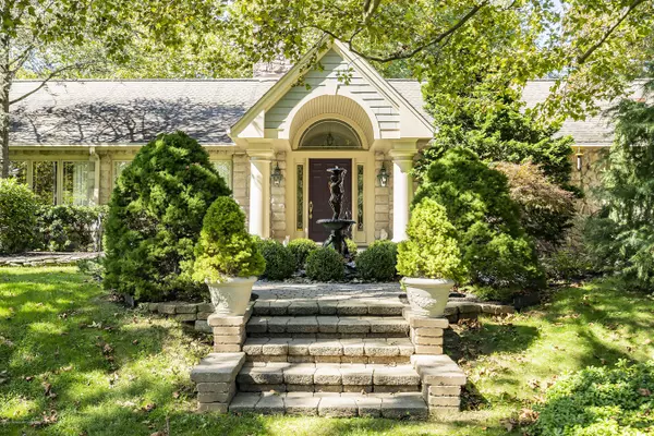 Rumson, NJ 07760,166 Rumson Road