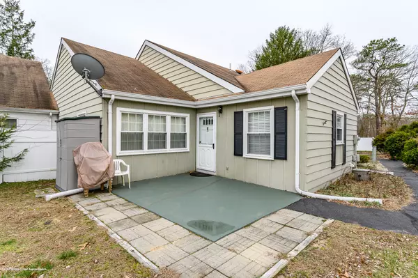 33 Dover Walk #33B, Toms River, NJ 08753