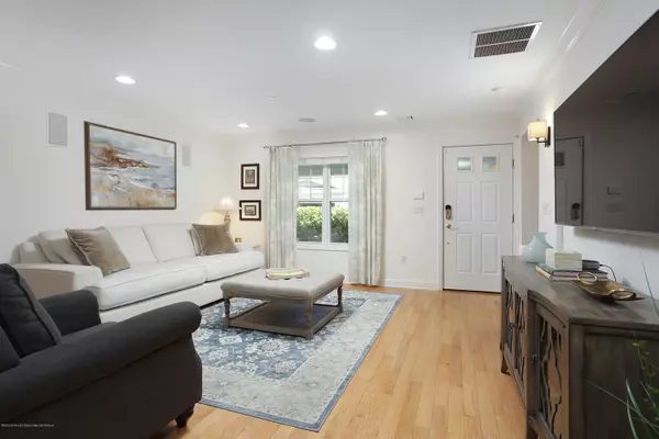 Rumson, NJ 07760,28 2nd Street