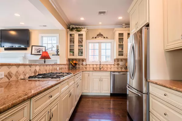 Rumson, NJ 07760,54 Waterman Avenue