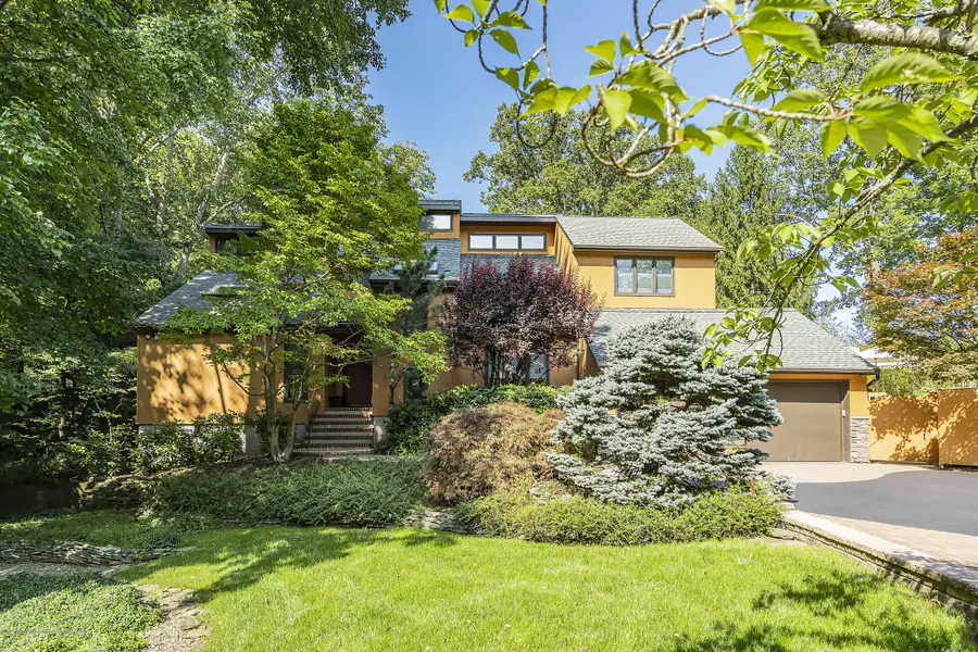 8 Walnut Hollow Lane, Holmdel, NJ 07733