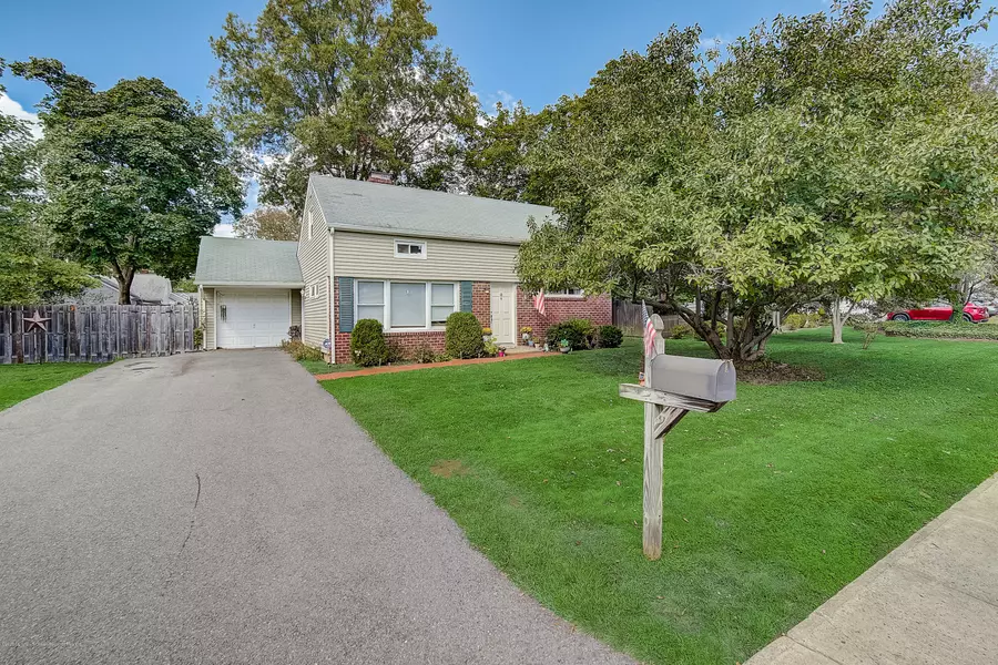 12 Lakeside Drive, Matawan, NJ 07747