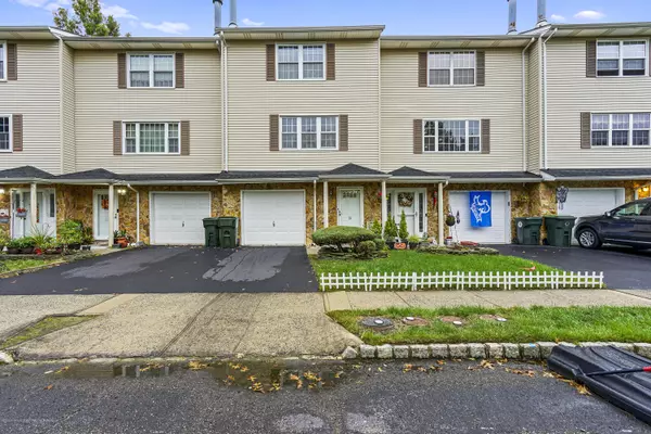 18 Dutch Lane, Hazlet, NJ 07730