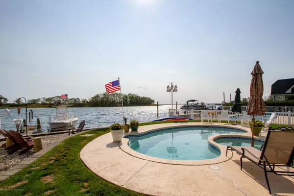 Rumson, NJ 07760,93 Waterman Avenue