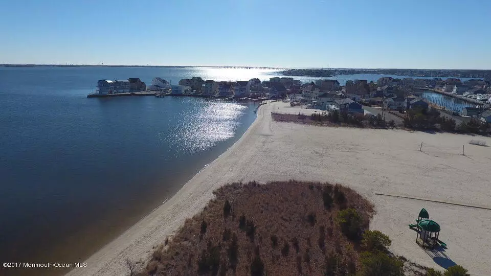 24 Cove Point Road, Toms River, NJ 08753