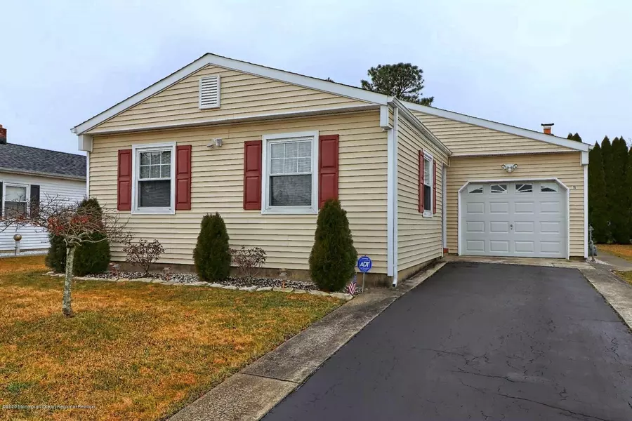 18 Davenport Road, Toms River, NJ 08757