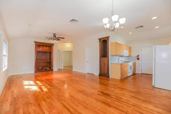 Eatontown, NJ 07724,218 South Street #A