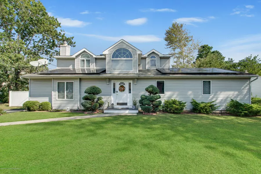 1112 Larchmont Street, Toms River, NJ 08757