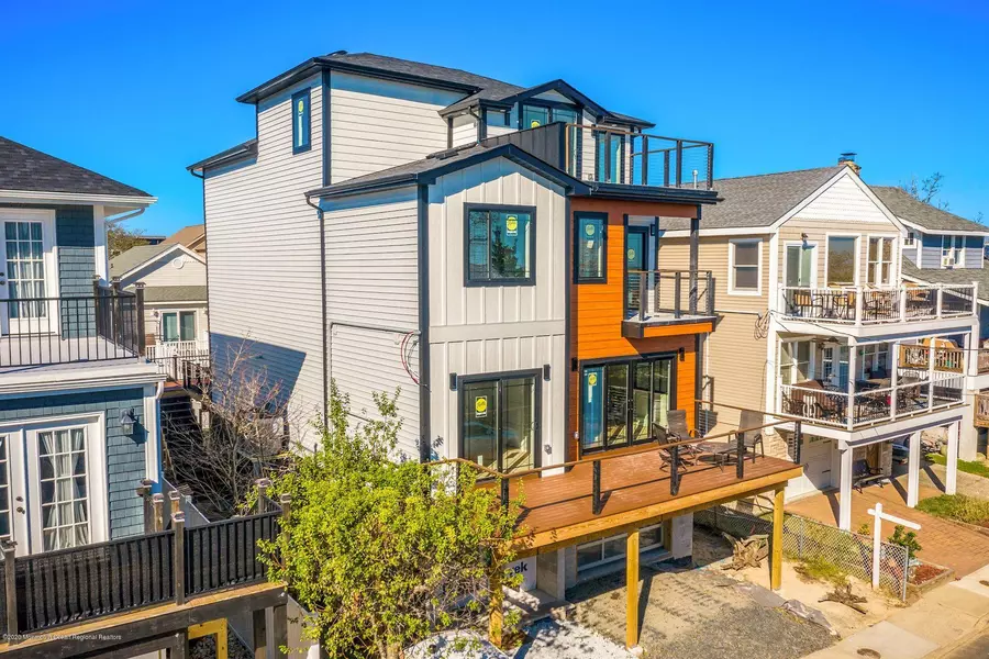 12 Huddy Avenue, Highlands, NJ 07732