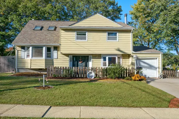 6 Adam Place, Hazlet, NJ 07730