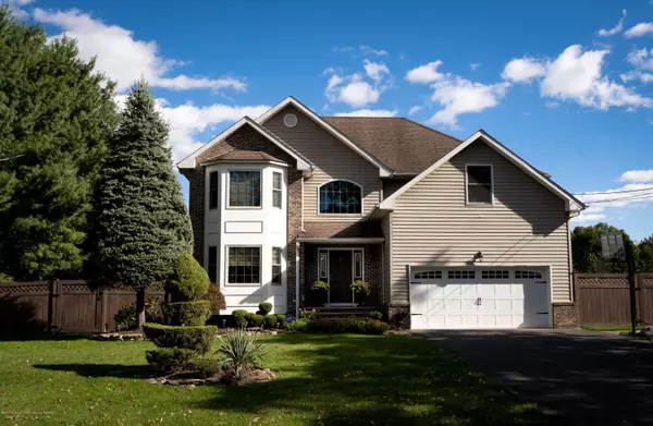 Clark, NJ 07066,3 Rainbow Drive