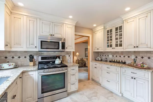 Eatontown, NJ 07724,24 Rozlyn Court