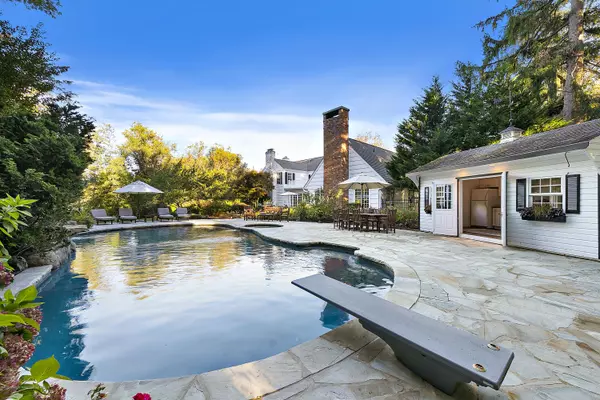 Rumson, NJ 07760,106 Rumson Road