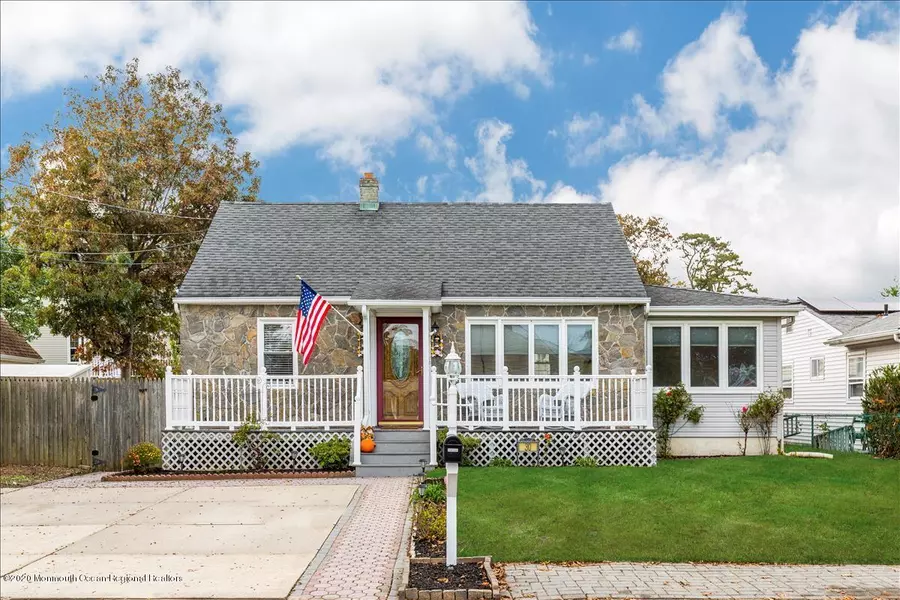 30 Harbor View Lane, Toms River, NJ 08753