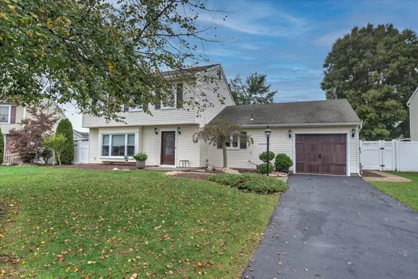 Howell, NJ 07731,1 Rachel Court