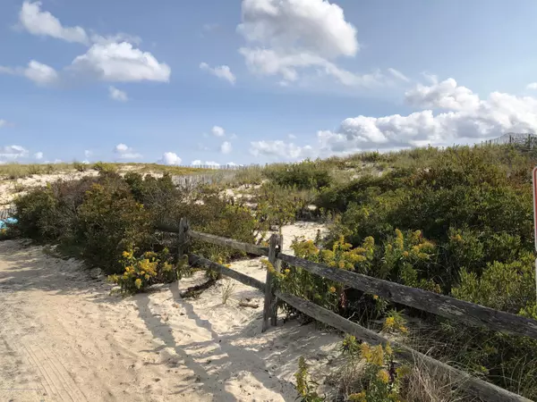 Mantoloking, NJ 08738,357 Highway 35