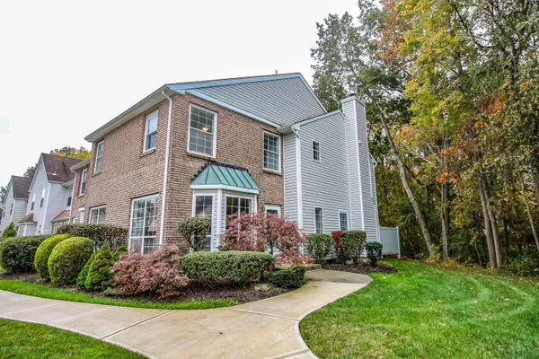 88 Foxwood Place, Morganville, NJ 07751