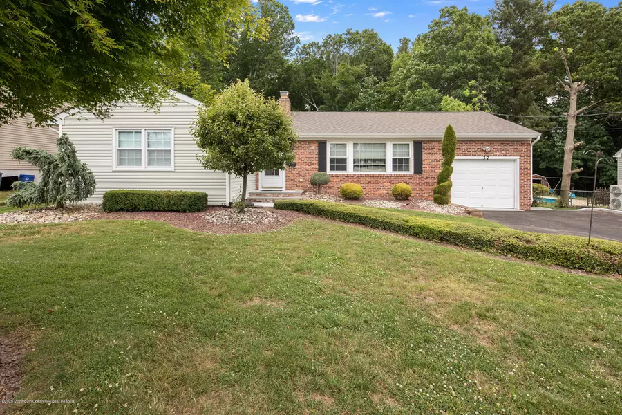 37 Lakeside Drive, Matawan, NJ 07747