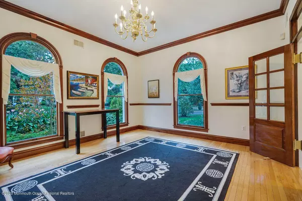 Fair Haven, NJ 07704,326 Dartmouth Avenue