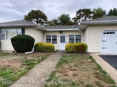 4 Wojtyla Court, Toms River, NJ 08757